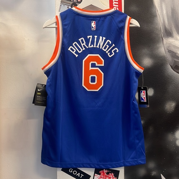 New York Knicks basketball jersey - Picture 2 of 2